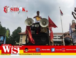 Temui Pendemo, Ketua DPRD Kota Tangerang Gatot Wibowo Diteriaki ‘The Next Walikota