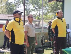 Kapolres Ngawi Bersama Anggotanya Berlatih Menembak