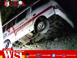 Ambulance Bawa Jenazah Ketua BPD Sugihan Tak Kuat Menanjak Tebing Merantih